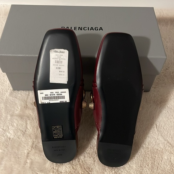 NWT Balenciaga Leather Slipper Mules with buckle and textured finish in burgundy - Picture 8 of 14